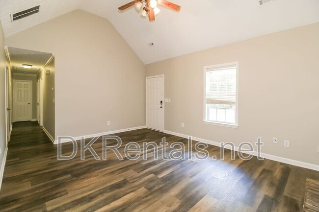Building Photo - 220 Windpher Ridge
