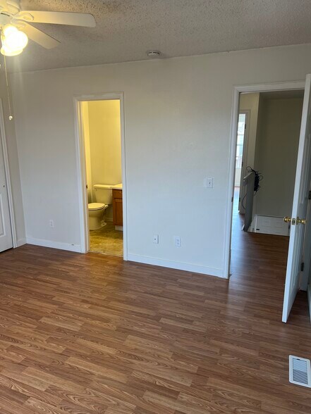 Building Photo - 4797 Live Oak Dr