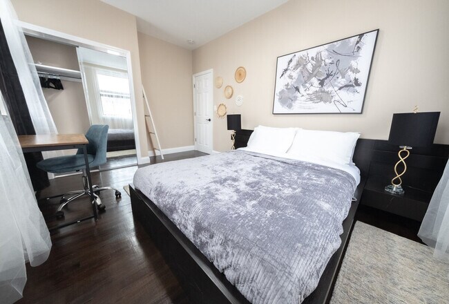 Building Photo - 245 W 113th St