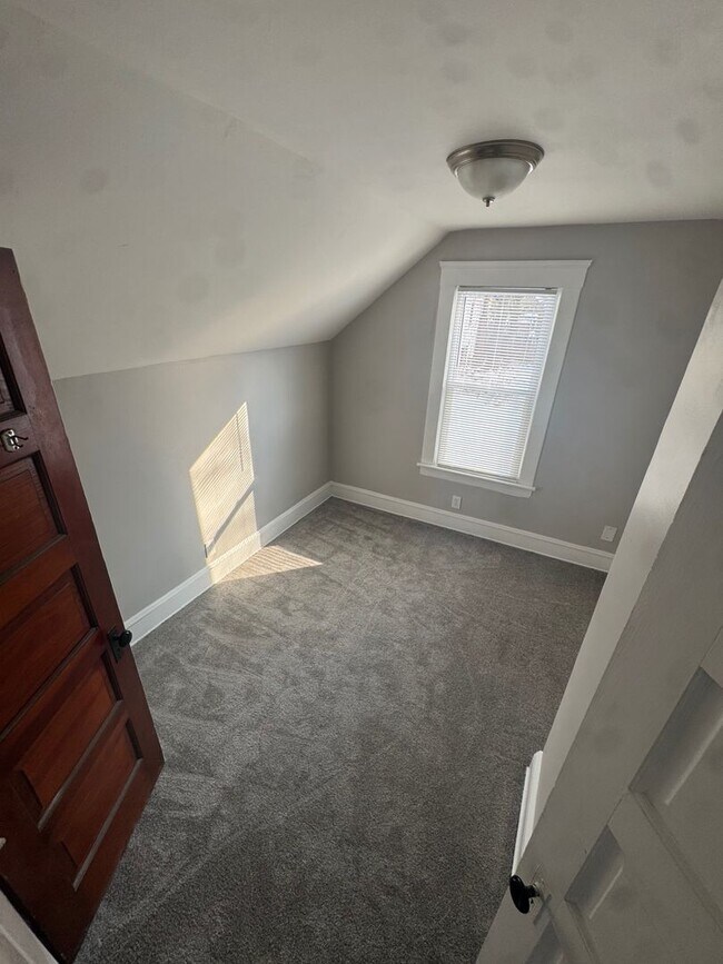 Building Photo - Well-Maintained 3-Bedroom Single-Family Home – $1,450 Rent | Cleveland