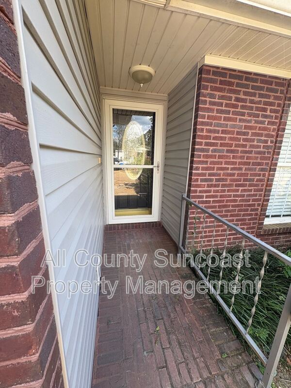 Building Photo - 117 Pine Lake Dr