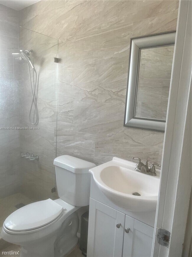 Building Photo - 3 br, 2 bath House - 1410 NE 56th Ct # 1412