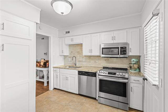Building Photo - 7731 Meadow Park Dr