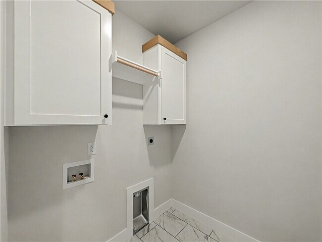 Building Photo - 6906 SW Basswood Ave