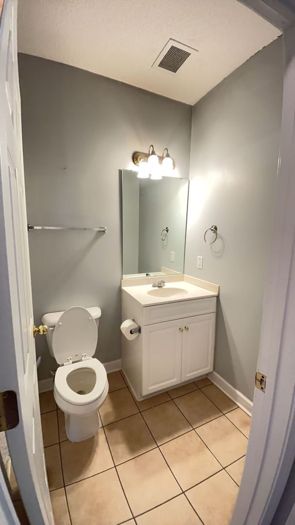 Building Photo - Beautiful unfurnished 2 bedroom/2 bath condo in Heatherstone at Berkshire