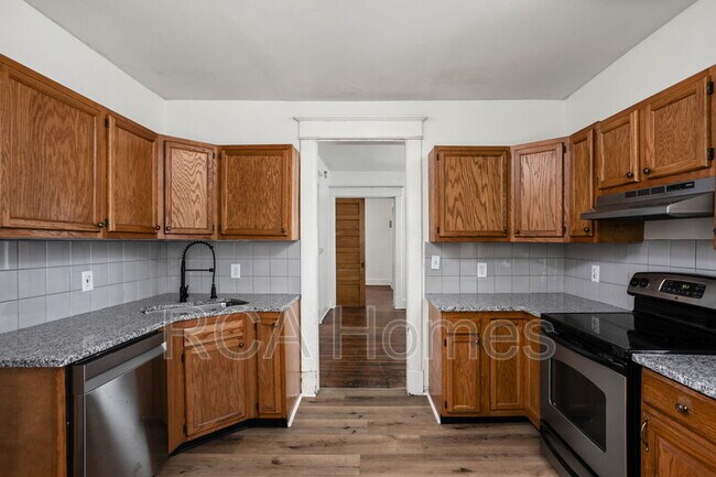 Building Photo - 418 N Drexel Ave