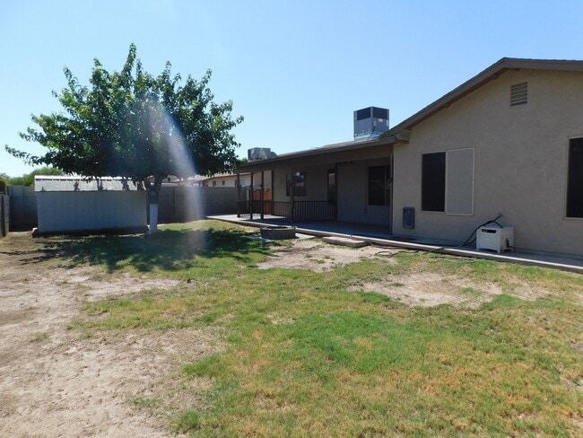 Building Photo - 4 BEDROOM HOME IN COLLEGE PARK!