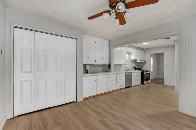 Building Photo - Charming 2 Bed | 1 Bath Home with Updated Interior