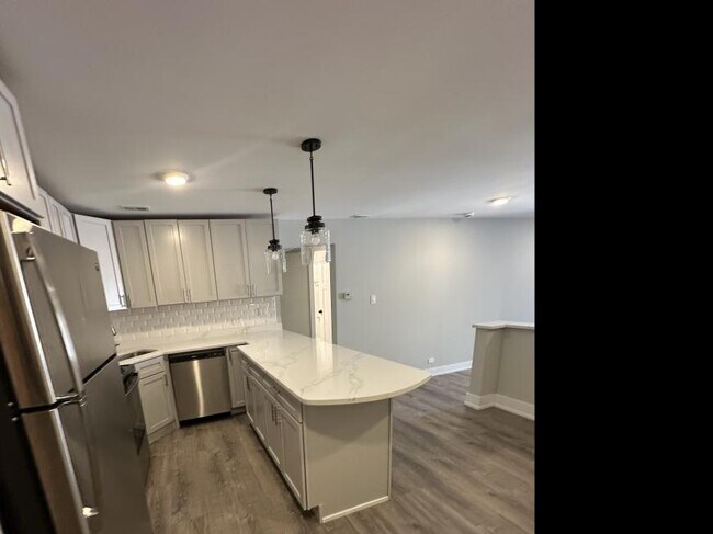 Building Photo - 2 bedroom in Chicago IL 60610