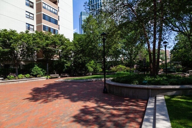 Building Photo - 8 Whittier Pl