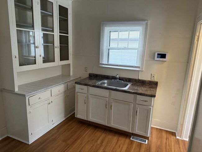 Kitchen - 18939 Meier St