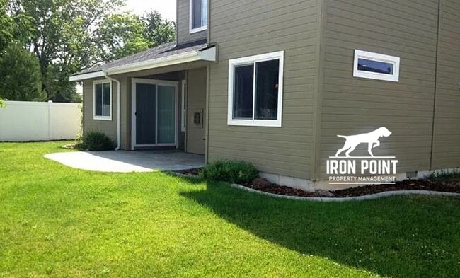 Building Photo - NW Meridian 3bed/2.5 bath w/3 car garage and fenced yard.