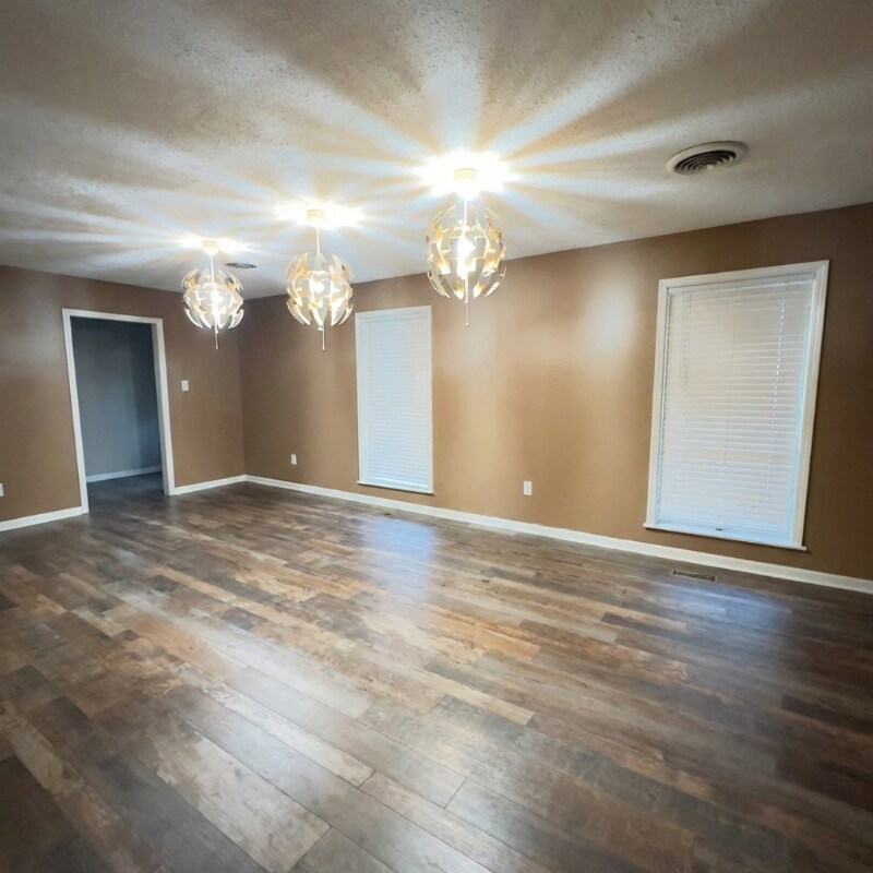 Building Photo - 2009 Lake Trace Dr