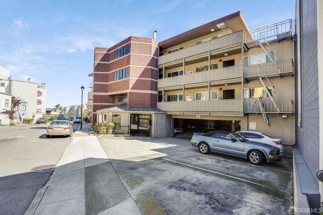 Building Photo - 655 Corbett Ave