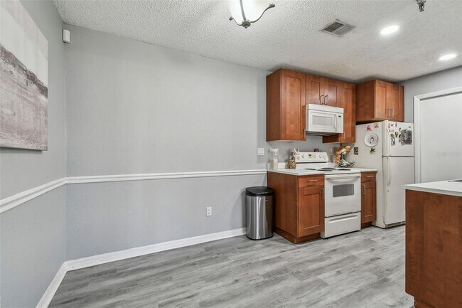 Building Photo - 10263 Gandy Blvd N