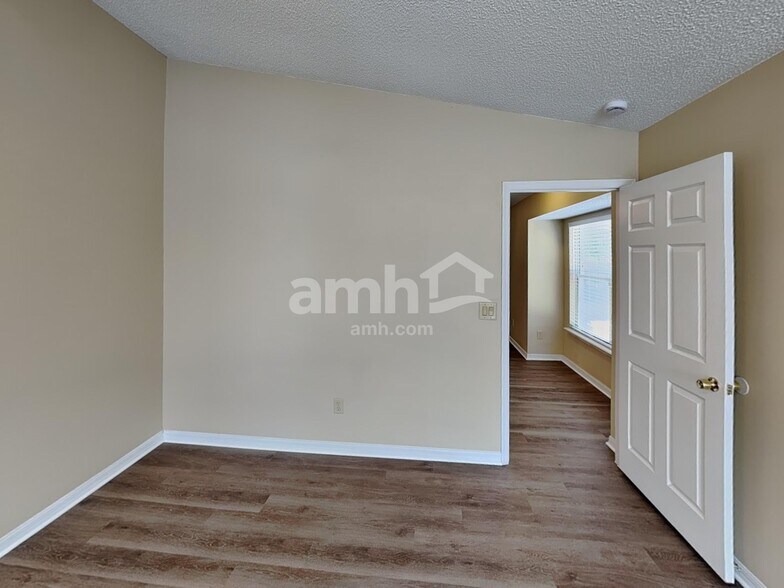 Building Photo - 9051 Rockpond Meadows Dr