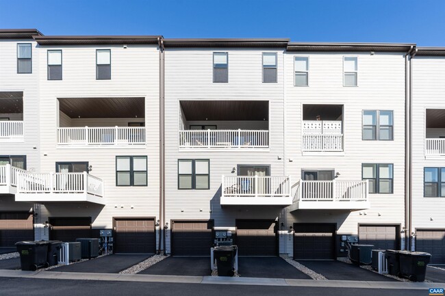 Building Photo - 824 Wesley Ln