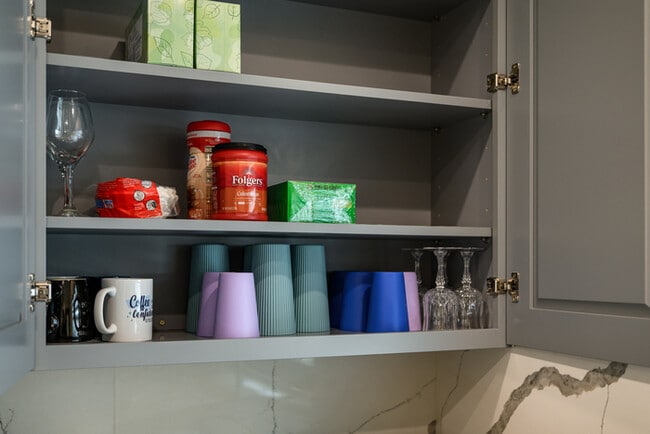 Building Photo - Stylish & Bright 2 Bed 2 Bath | Fully Furnished | Move-In Ready