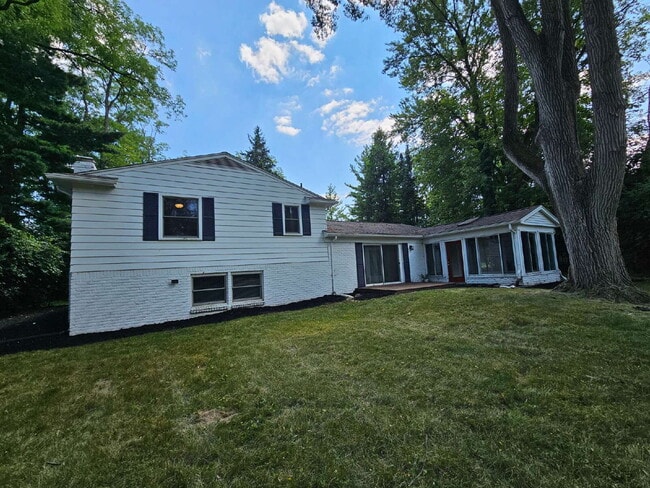 Building Photo - Private 4 Bedroom Home on 0.75 Acres with Great Room Fireplace, Wet Bar & 3-Season Room, 2 Car At...