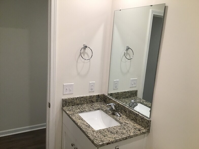 Building Photo - 1208 Dogwood Neck Dr