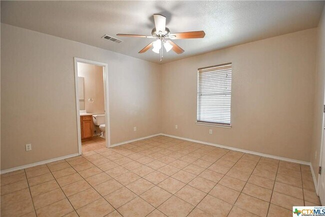 Building Photo - 1102 Leah Dr