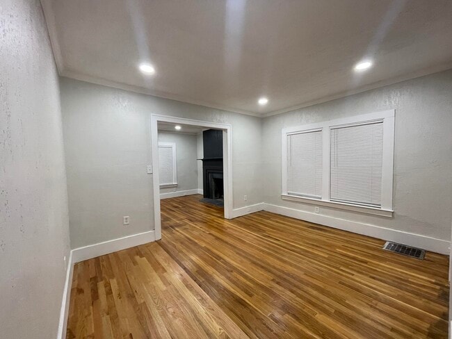 Building Photo - 3257 Blaine St