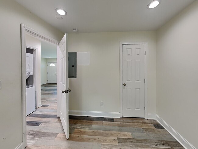 Building Photo - 219 12th St W