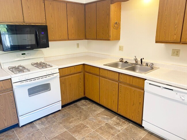 Building Photo - 4-Plex Located