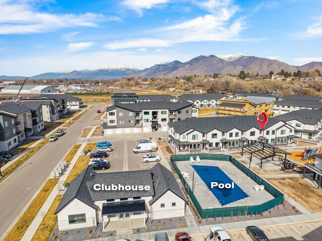 Building Photo - Beautiful 3-bedroom, 2.5-bath townhome