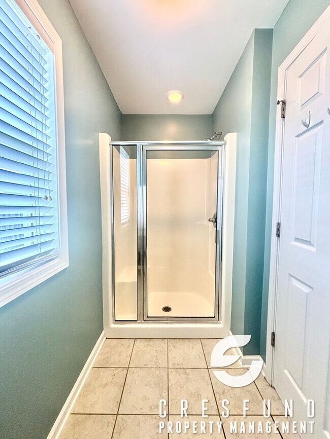 Building Photo - Freshly Painted and Spacious 4 Bedroom, 3 ...