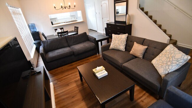 Building Photo - Housing Authority Vouchers Accepted !! Charming 2-bedroom, 2.5-bathroom home located in Baton Rouge