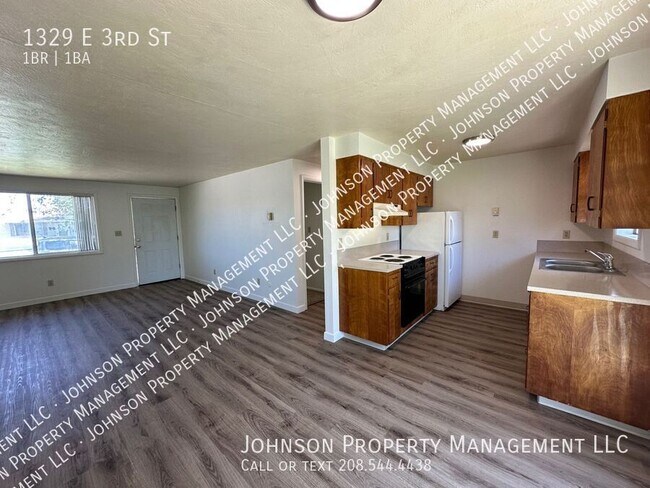 Building Photo - 1329 E 3rd St