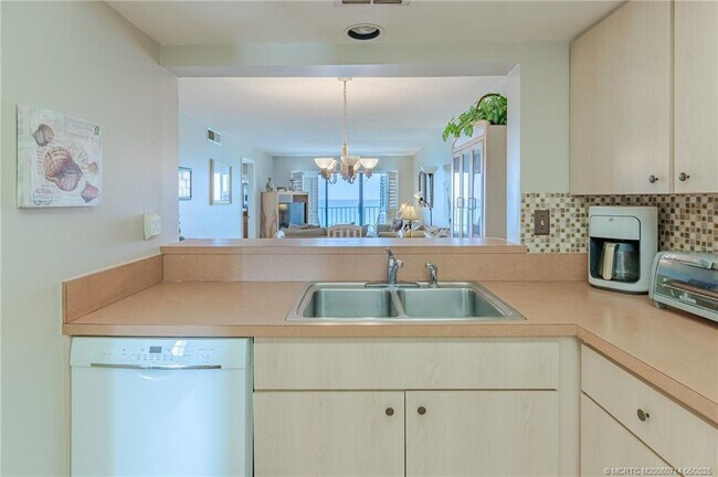 Building Photo - 9490 S Ocean Dr