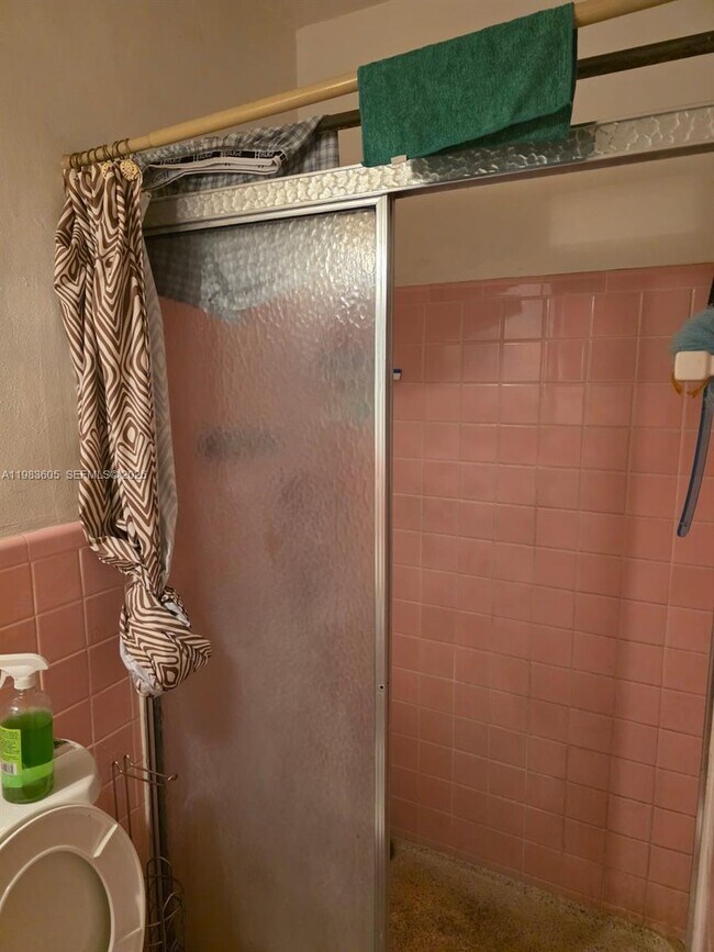 Building Photo - 620 NW 199th St