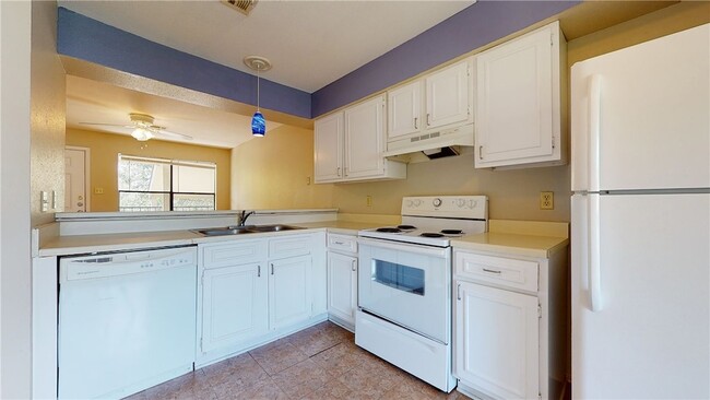 Building Photo - 307 Manuel Dr