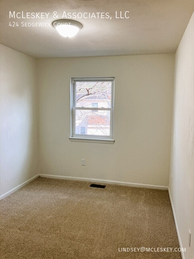 Building Photo - 424 Sedgewick Ct