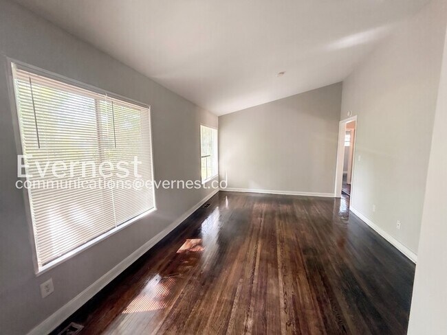 Building Photo - 1232 Oakwood St