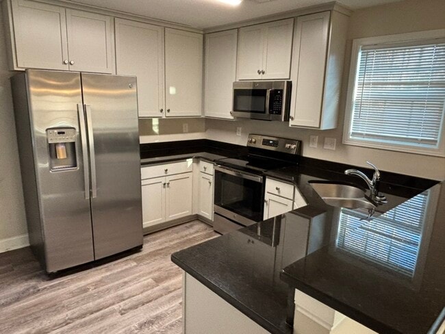 Building Photo - 936 W Liberty St