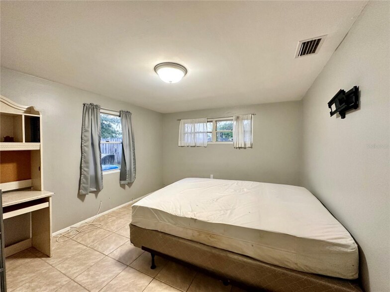 Building Photo - 10273 109th Ave