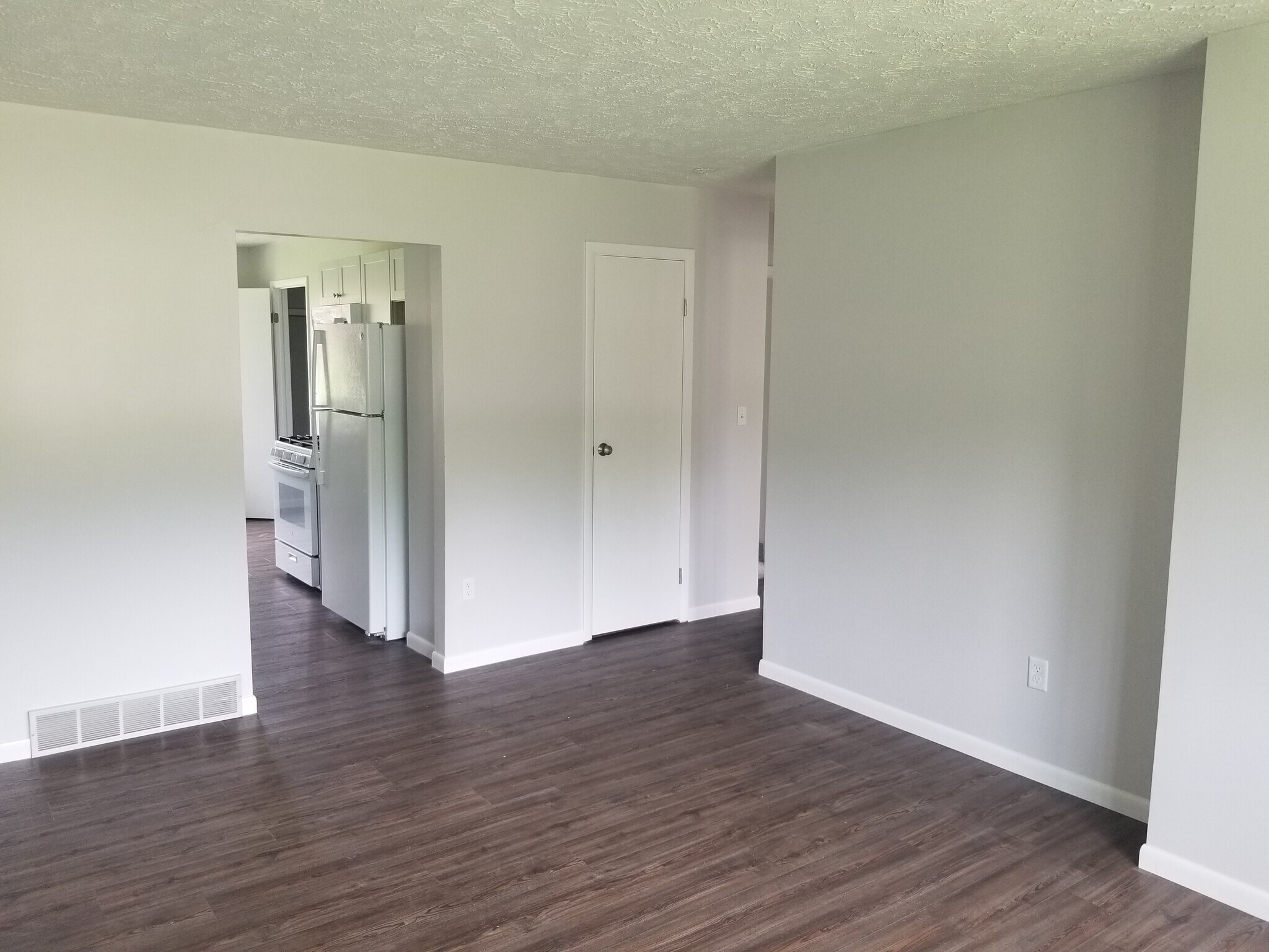 Building Photo - 4215 Manhattan E