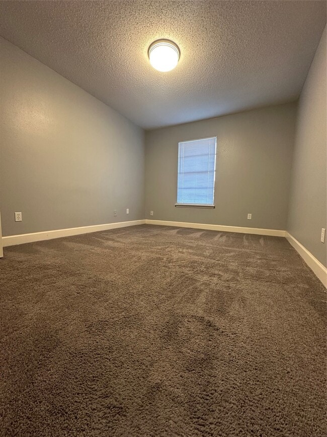 Building Photo - 2515 Oak Hill Dr