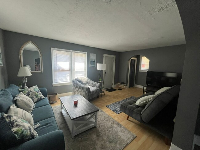 Building Photo - 207 New York St