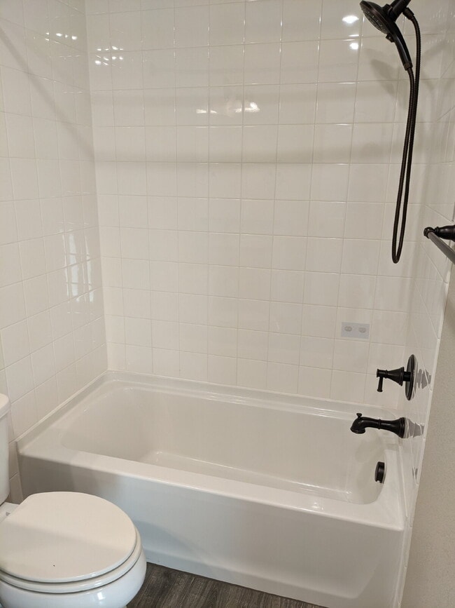 Building Photo - Luxury Open Concept Townhome in Quiet Littleton Neighborhood Complete with Mountain Views!