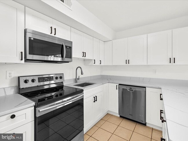 Building Photo - 1790 Belle Dr