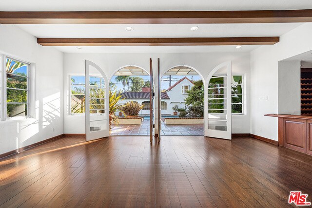 Building Photo - 711 N Linden Dr