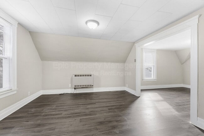 Building Photo - 332 Goddard Rd