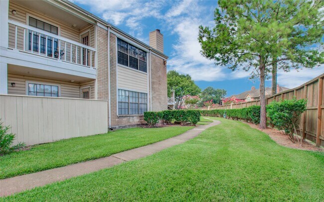 Building Photo - 2750 Holly Hall St