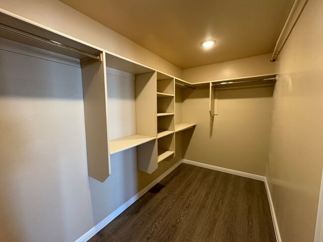 Building Photo - S202 Gemstone Properties - studio apartment *utilities included*