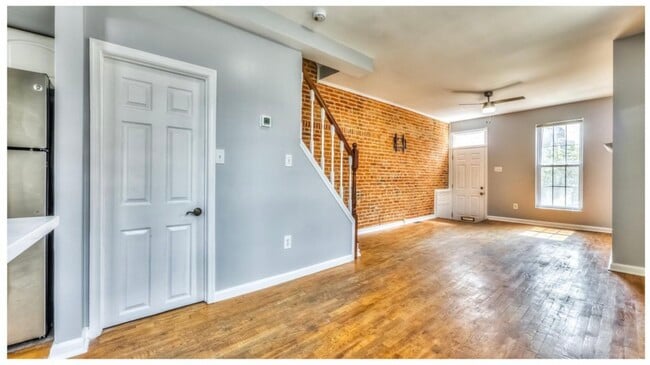 Building Photo - 104 E Clement St