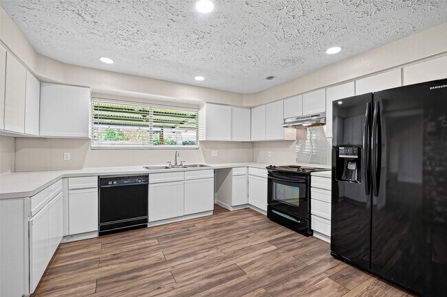 Building Photo - 711 Leicester Ln